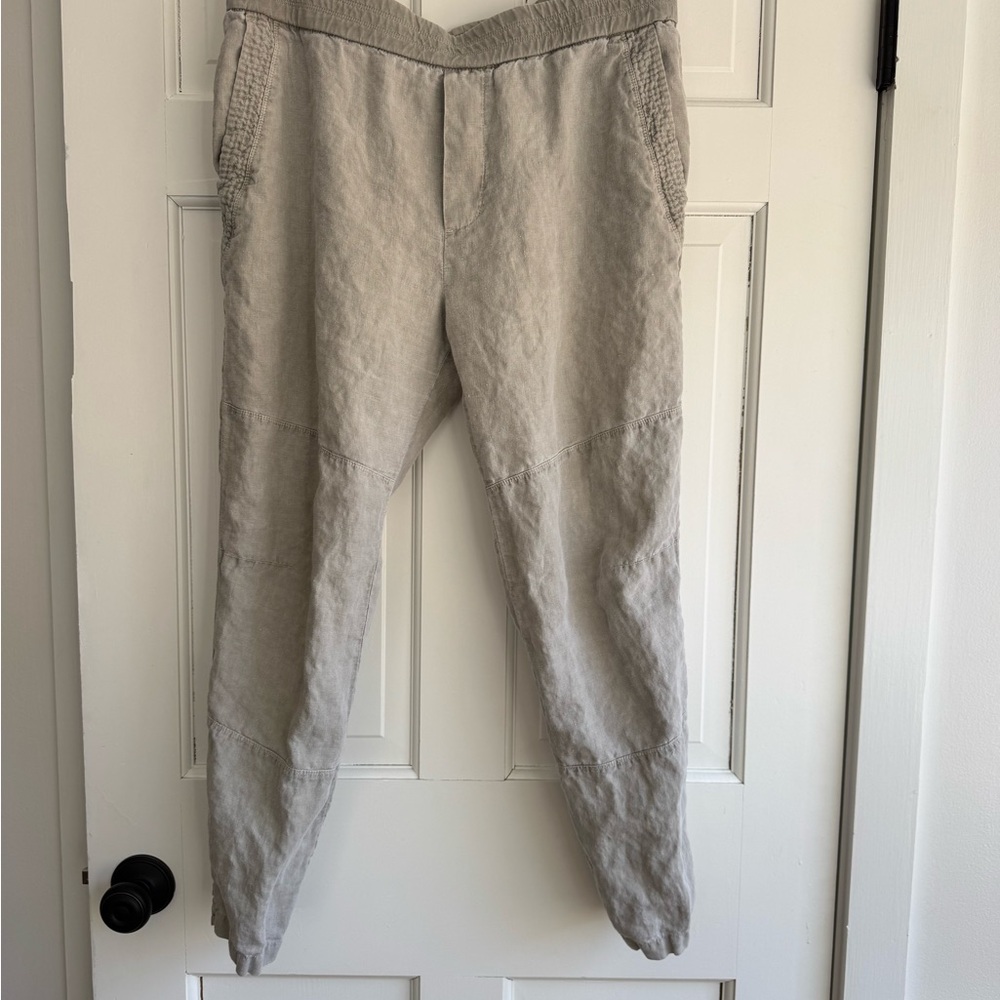 James Perse Linen Pants

Size 4
Inseam 26”
Waist 17”
Inseam 26”